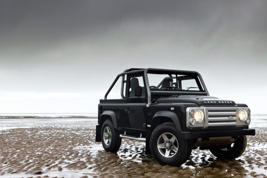  Land Rover Defender SVX 60th Anniversary Edition 2008 года  (фото 31 из 35)